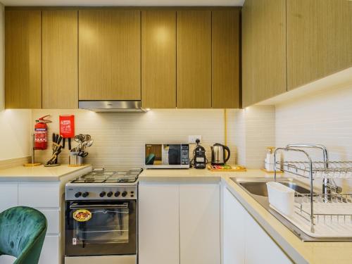 Gorgeous 1 BR with Private Terrace | Marina View - image 11