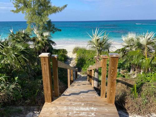 Plaj, Eleuthera Retreat - Cottages on pink sand private beachfront property in North Palmetto Point