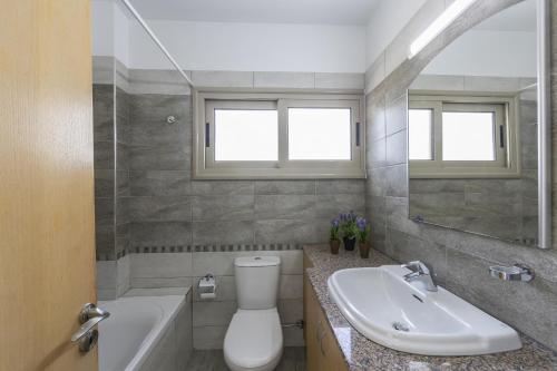 Protaras Sunrise Beach Villa 2 - image 3