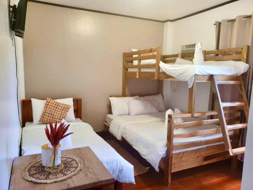 Jewel Tourist Inn Room Type - Deluxe Family Room