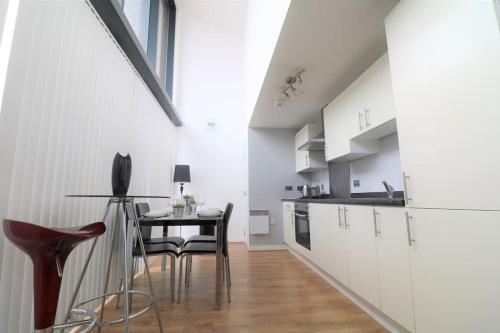 Lovely Modern Central & Spacious, Liverpool (photo 6)