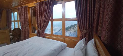 Adults Only! Kashmir Eagle Heights Cottage & Restaurant by LMC in Sangota