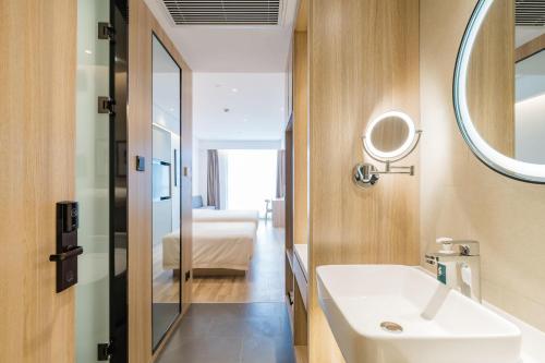 room detail thumbnail 2