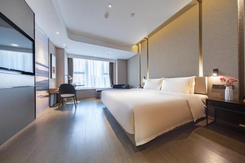 Atour Hotel South Jinan Industrial Road CBD – Jinan, WV
