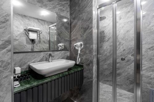 Bathroom, THE BOSFOR HOTEL in Laleli