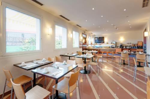 Restaurant, Madrid-Getafe Los Angeles Hotel in Getafe