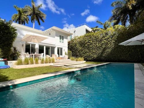 Villa Naomi - Luxury Design New Home in Miami, USA