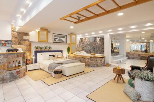 Efi's DreamSpace, Афины