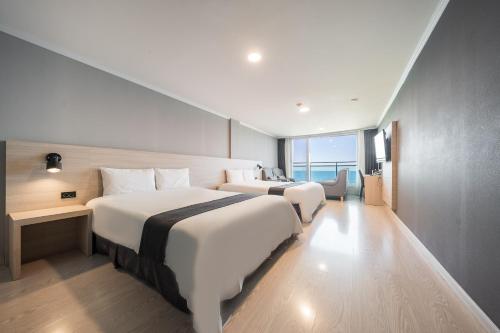 Quadruple Room with Sea View