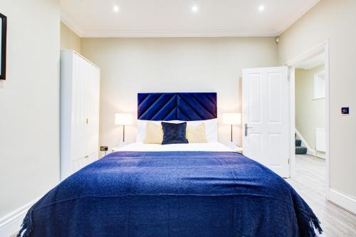3 bedrooms, 5 beds