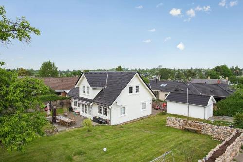 Stort familie hus (156 m2) tæt på natur og storby