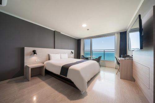 Standard Double Room with Sea View