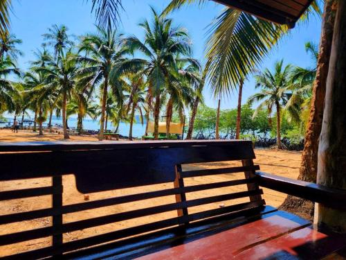 Banmae Resort Kohchang in Salak Phet Bay