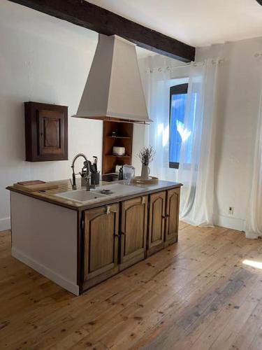 廚房, Maison de charme dans village provençal (Maison de charme dans village provencal) in 萬索布雷