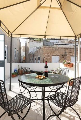 ระเบียง/ชานเรือน, Napoleon with rooftop terrace in เอเคอร์