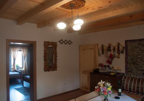 レストラン, Aste Guesthouse in トロポヤ
