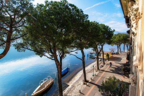  SIN4 Apartments by Quokka 360 - overlooking the lake - FAI heritage in Morcote in Morcote