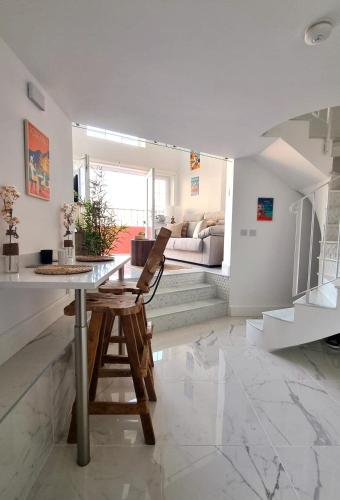 New beachfront duplex - sleeps up to 4, Gibraltar (foto 7)
