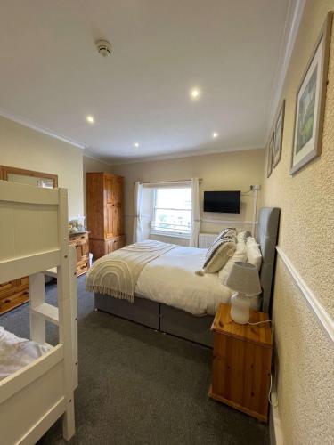 Montclare Room Type - Family Room with Sea View