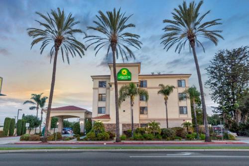 La Quinta by Wyndham NE Long Beach/Cypress - Hotel - Hawaiian Gardens