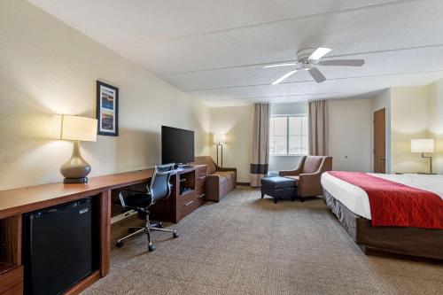 King Room with Hot Tub - Non-Smoking image 3