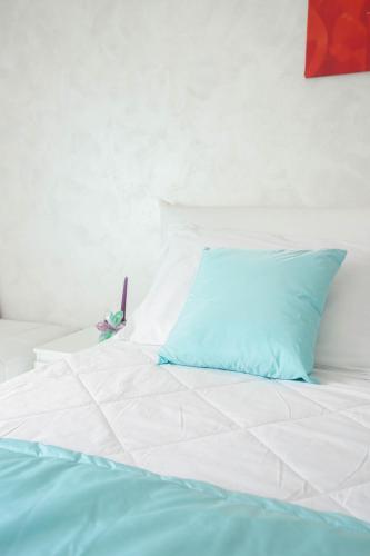 Standard Family Room image 6