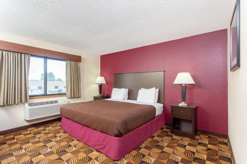 AmericInn by Wyndham Elkhorn Near Lake Geneva in Elkhorn, USA