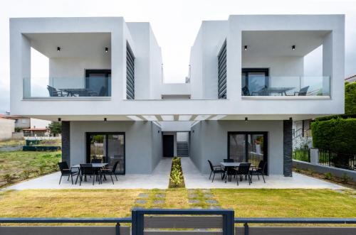 2 bedrooms, 4 beds