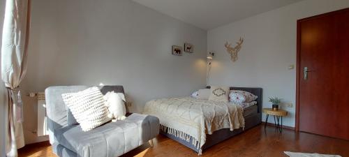 Willa Cyrek Room Type - Triple Room with Private Bathroom Willa Cyrek Room Type - Triple Room with Private Bathroom