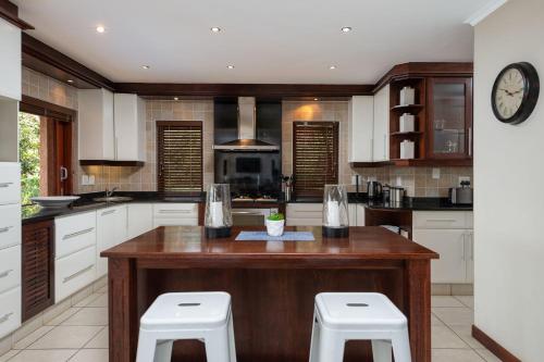 San Lameer Villa 14329 - 4 Bedroom Deluxe - 8 pax - San Lameer Rental Agency in Southbroom