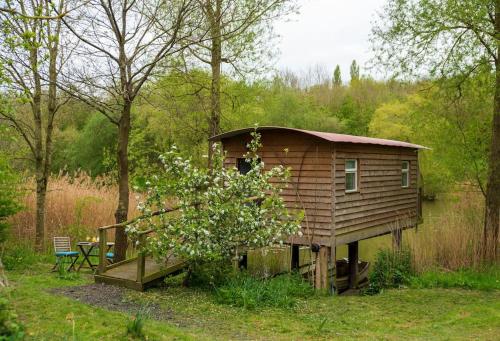Lakeside Cabin on Stilts- 'Kingfisher'