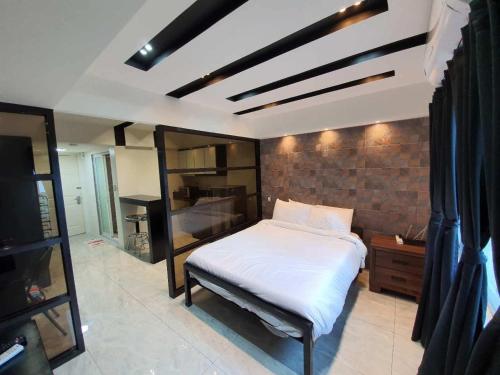 Burgundy McKinley Place Service Apartment, Manila (photo 10)
