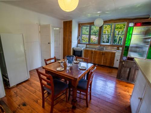 Kereru Cottage - Pohara Holiday Home