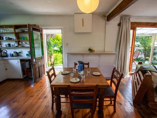 Kereru Cottage - Pohara Holiday Home