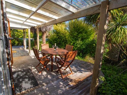 Kereru Cottage - Pohara Holiday Home