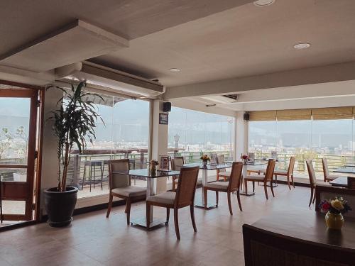 Hotel De Khuvieng - 레스토랑