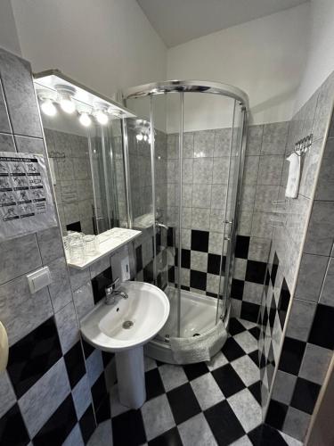 Quadruple Room with Private Bathroom