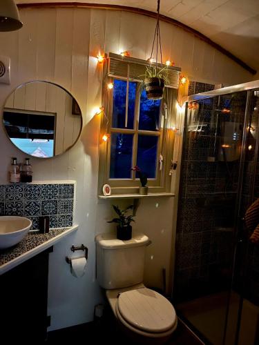 Koupelna, Mountbatten Shepherds hut & Buckhurst Shepherds hut in Smeeth