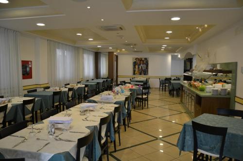 Hotel Ariston - image 2