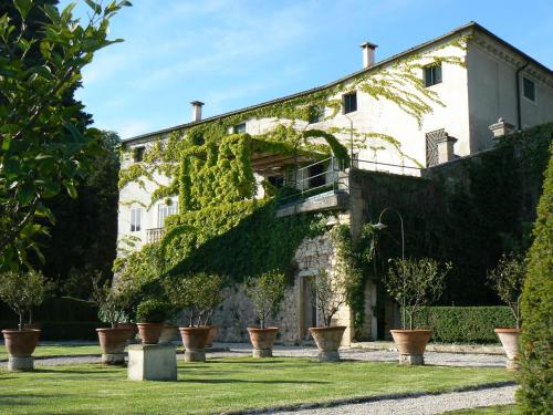 Bejárat, Il Castello in Villaga