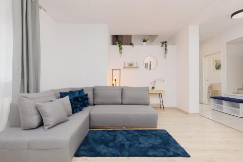 Metro Bemowo Two-Storey Apartment Pełczyńskiego by Noclegi Renters, Warsaw