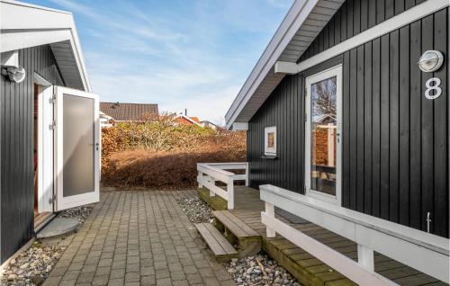 Beautiful Home In Rnde With Kitchen