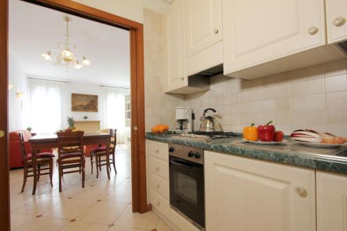 One-Bedroom Apartment image 10