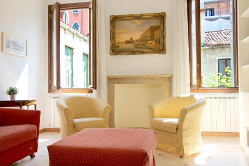 One-Bedroom Apartment image 2