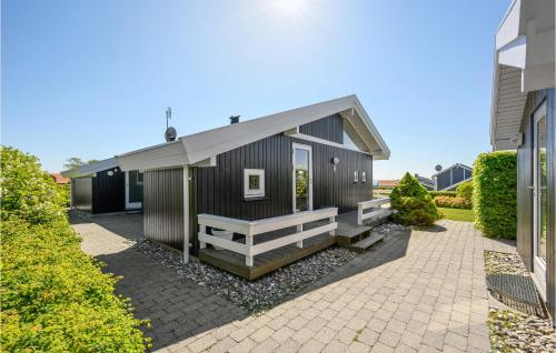 Beautiful Home In Rnde With Kitchen