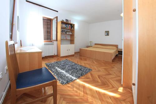 Three-Bedroom Apartment with Garden View image 10