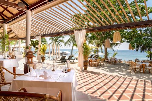 Restaurant, Lanta Palace Beach Resort and Spa in Klong Tob Beach