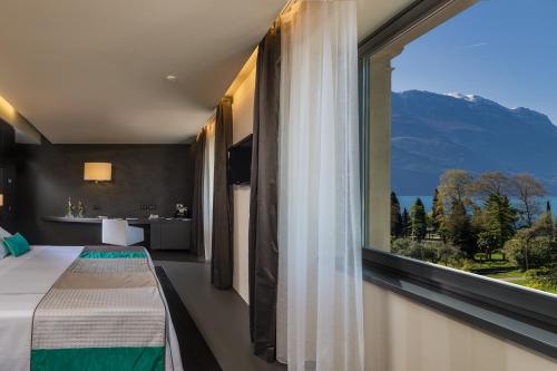 Double or Twin Room with Lake View