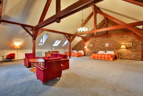 4 twin beds