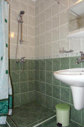Twin Room with Extra Bed (2 Adults + 1 Child) - Free WiFi room in Family Hotel Romantik